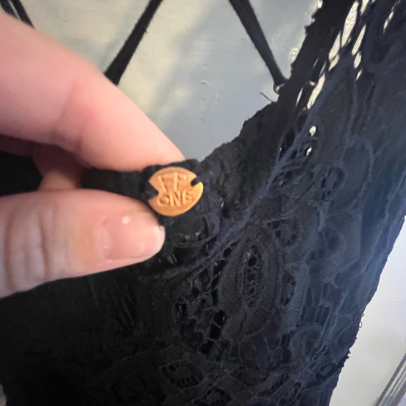 Size small, worn once - Picture 3 of 4